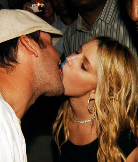 tony-romo-jessica-simpson-making-out. By Larry Brown August 27, 