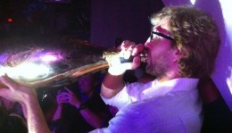 dirk-drinking