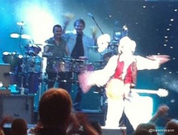 Tony-La-Russa-Carlos-Santana-Maracas