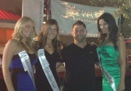 mike-napoli-hooters
