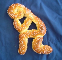 tebowing-pretzel
