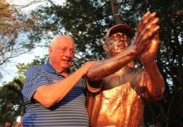 Tommy-Lasorda-Dominican-Republic-Statue