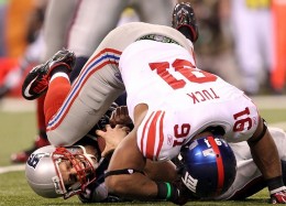 justin-tuck-tom-brady-sack