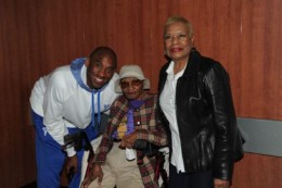 Kobe-Bryant-Oldest-fan-Allene-Wynn