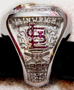 cardinals-rally-squirrel-ring