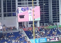 giancarlo-stanton-homerun-scoreboard