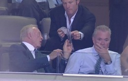 jerry-jones-glasses-cleaner