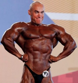 Bodybuilder-spray-tan-head