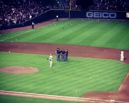 braves-fans-litter-debris