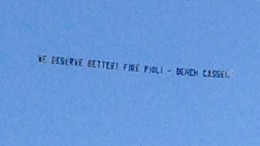 chiefs-banner-fire-pioli-bench-cassel