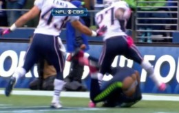 sidney-rice-wardrobe-malfunction-1