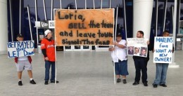 marlins-fans-protest-1