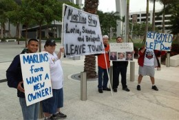 marlins-fans-protest