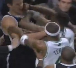 rajon-rondo-punch-kris-humphries