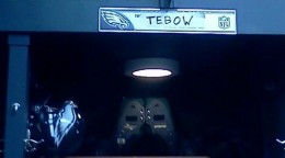 Trent-Edwards-Tebow-locker