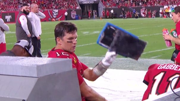 Video Tom Brady Throws And Breaks Tablet During Bucs Loss