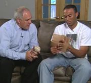 Mariano Rivera Demonstrates How to Make a Cardboard Baseball Glove [VIDEO]