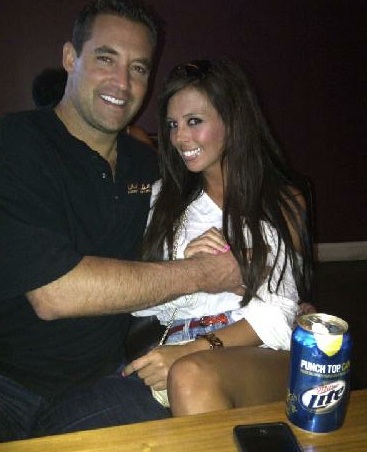 Pat Burrell supposedly agreed to take picture with girl only if he could  grab her boob (Photo)