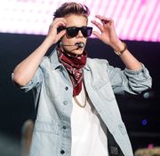 Justin-Bieber-sunglasses