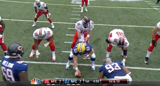 Jeff Saturday switches teams during Pro Bowl to snap ball to