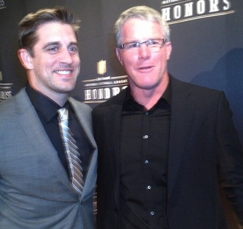 Brett Favre presents Aaron Rodgers with Moment of Year award at