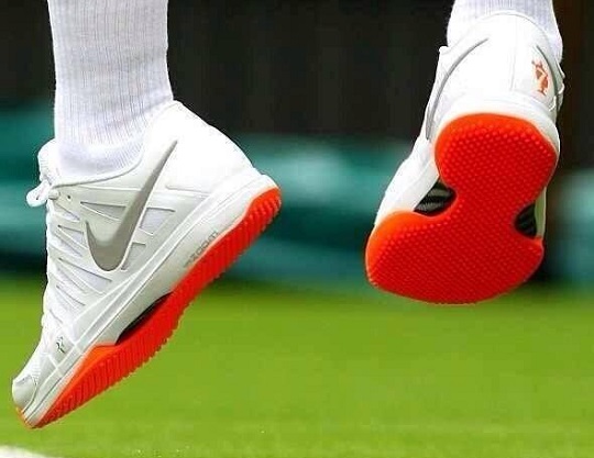 Roger Federer told to change orange shoes at Wimbledon