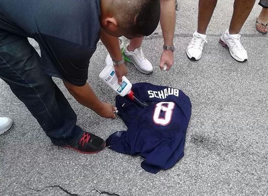 Texans fans burn QB Matt Schaub replica jersey after loss to Seahawks