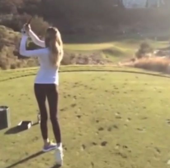 Paulina-Gretzky-golf-swing