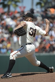 Kameron Loe and Tim Lincecum switch jerseys : r/baseball