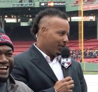Manny Ramirez shows off new haircut in Fenway Park return