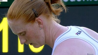 Alison Van Uytvanck serve