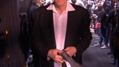 Gregg Popovich no tie