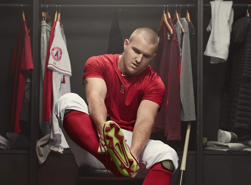 Mike trout hotsell red cleats