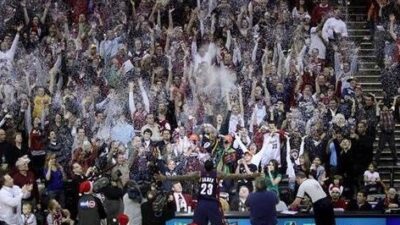 LeBron james chalk toss