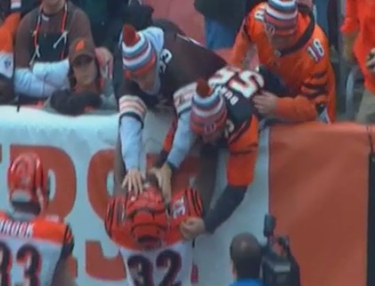 Cleveland Browns fan denies Jeremy Hill's Dawg Pound leap - ESPN