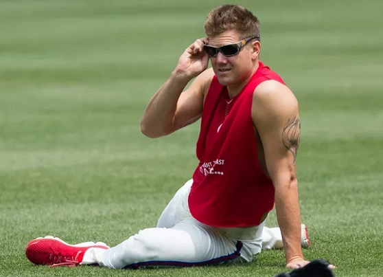 Jonathan Papelbon Pitches for The Savannah Bananas