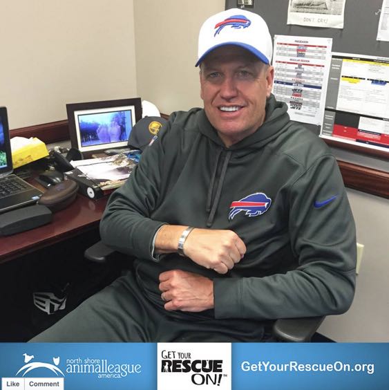 Rex Ryan has photo of wifes feet on his desk?