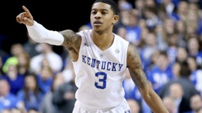 Tyler Ulis holds up a finger