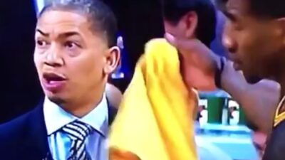 Tyronn Lue towel