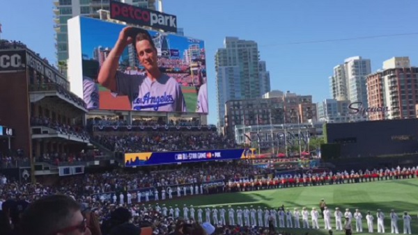 MLB fans react to San Diego Padres fan showing up at Petco Park