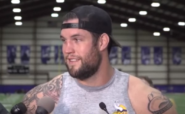 Guard Alex Boone says fans need to 'shut up' when Vikings on offense – Twin  Cities