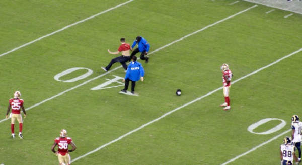 Shirtless NFL fan runs onto field of Green Bay-Kansas City preseason game,  gets tackled