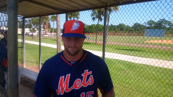 New York Mets video: Tim Tebow takes the field at spring training