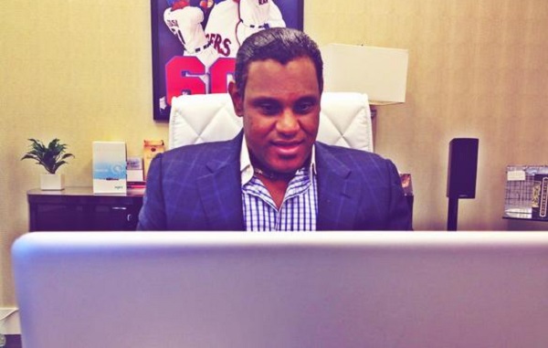 Twitter adjusts its hue-mor to pink in honor of Sammy Sosa's