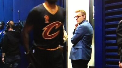 Kyrie Irving leg