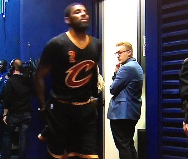 Kyrie Irving leg