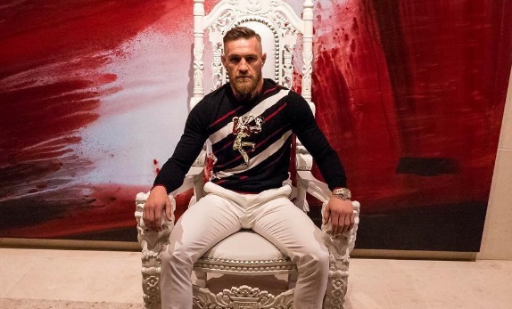 muy Sumergido apenas Report: Conor McGregor signs multi-million dollar deal with Reebok