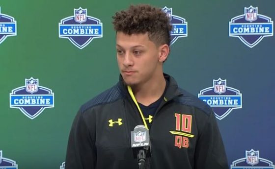 Watch: Patrick Mahomes shows off amazing arm on touchdown pass