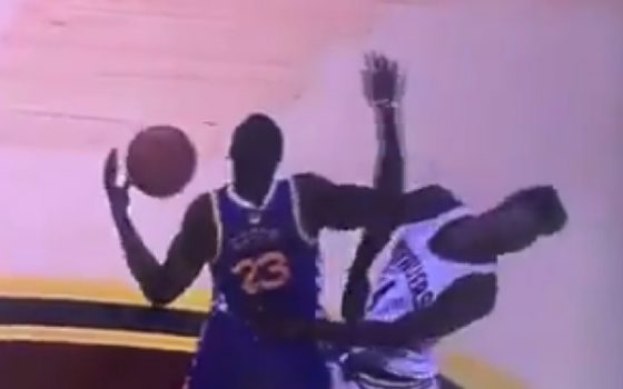 Draymond Green Picks Up Technical Foul After Hitting Iman Shumpert (video)