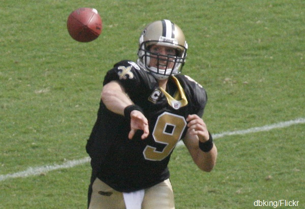 Drew Brees gives signed Saints jersey to Pelicans' Zion Williamson